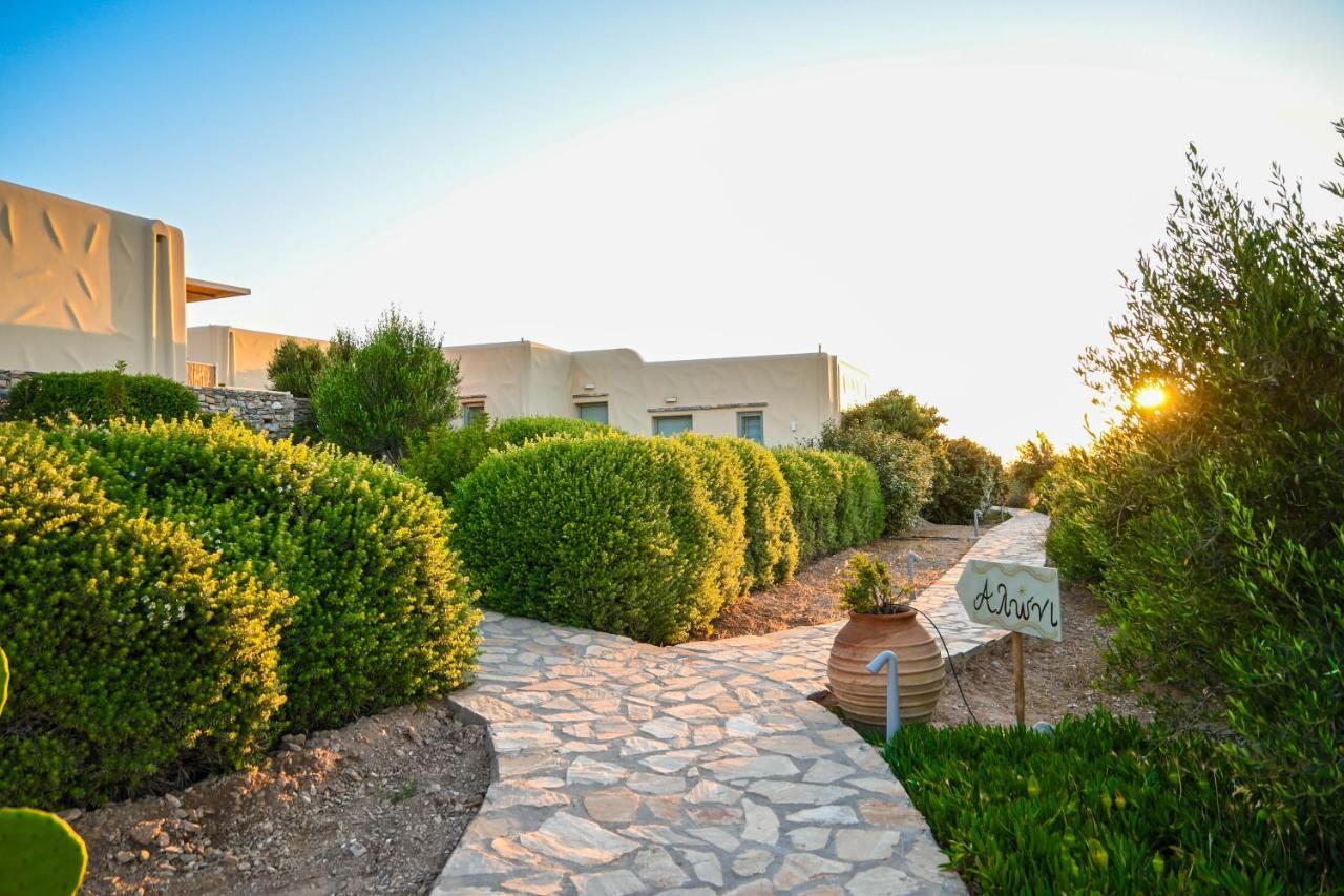 Schinoza Luxury Suites Schoinoussa Exterior photo